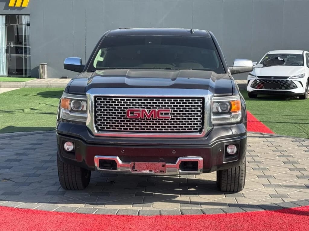 2015 GMC Sierra Denali GCC Specs