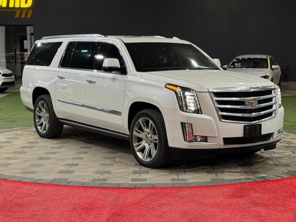 2016 Cadillac Escalade photo 2