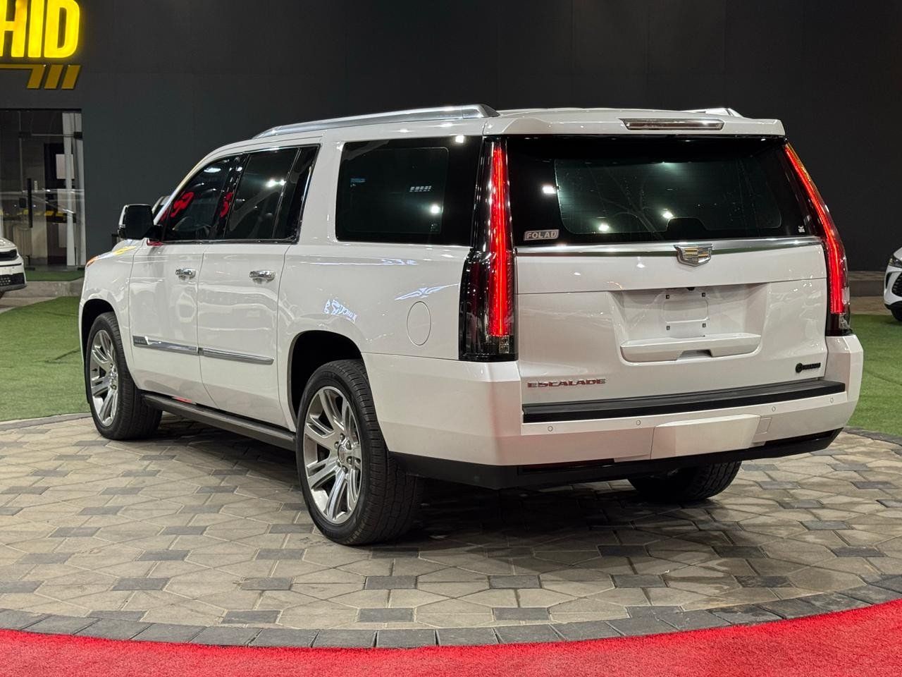 2016 Cadillac Escalade photo 4