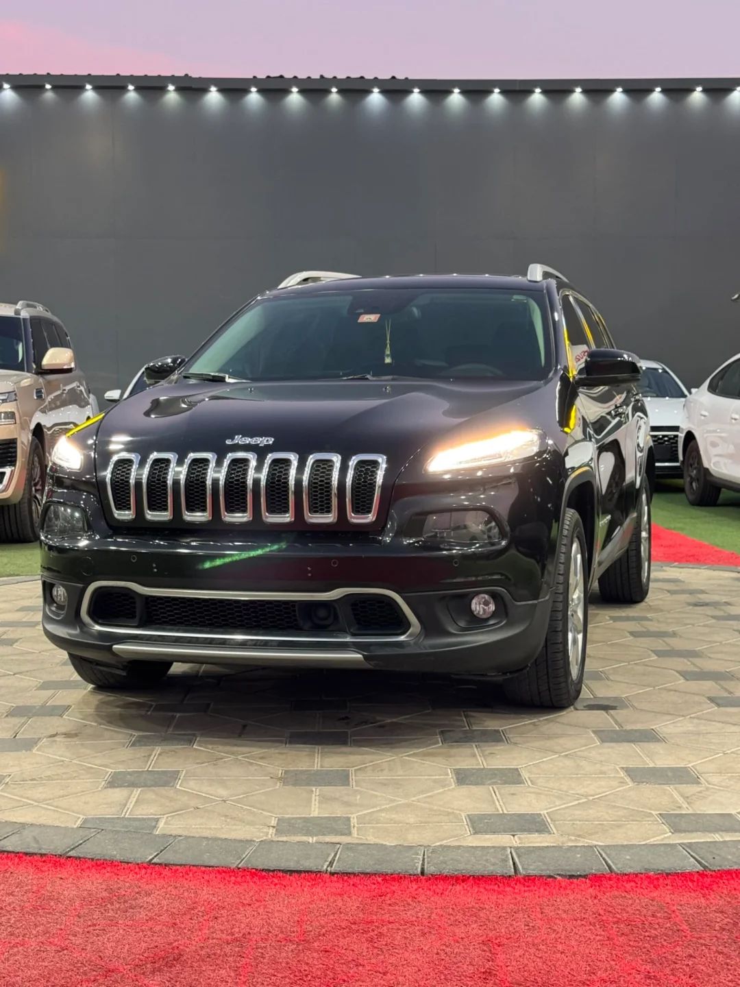 2016 Jeep Grand Cherokee photo 2