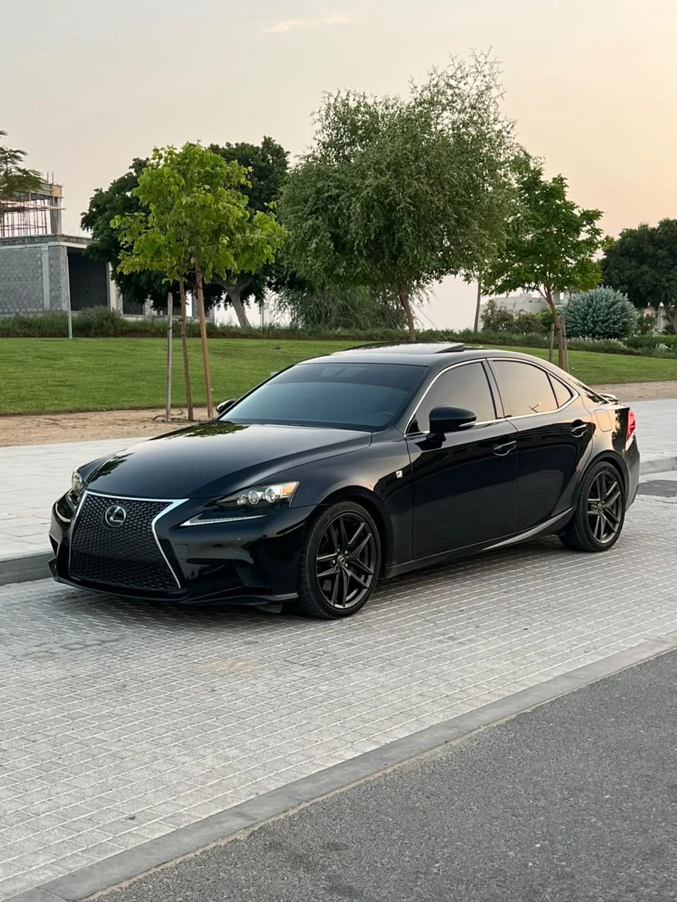 2016 Lexus IS photo 2