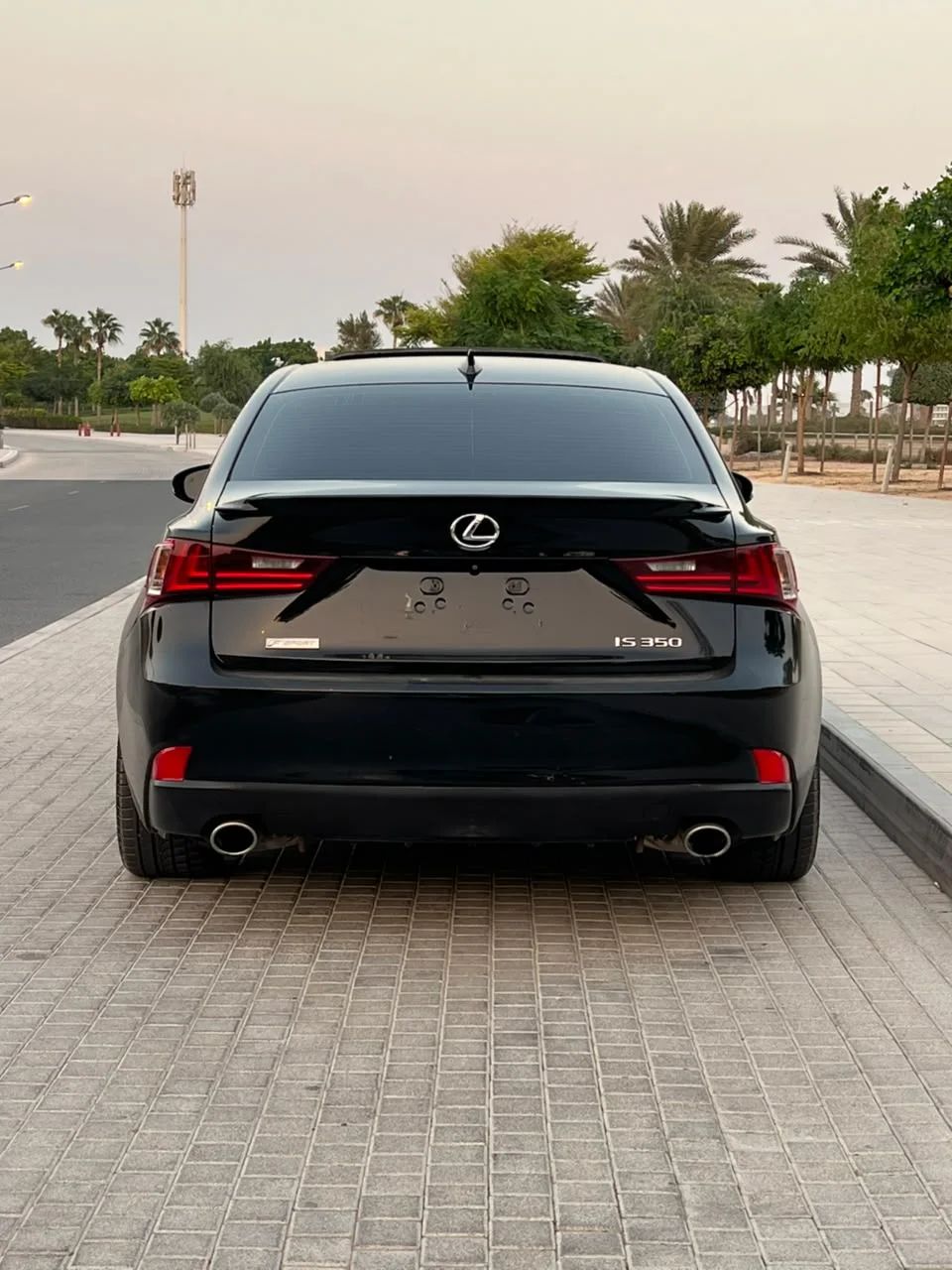 2016 Lexus IS photo 4