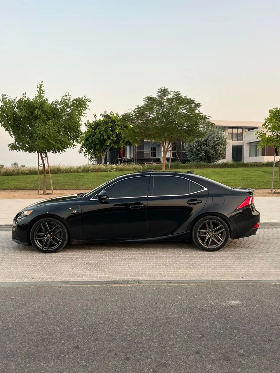 2016 Lexus IS photo 5