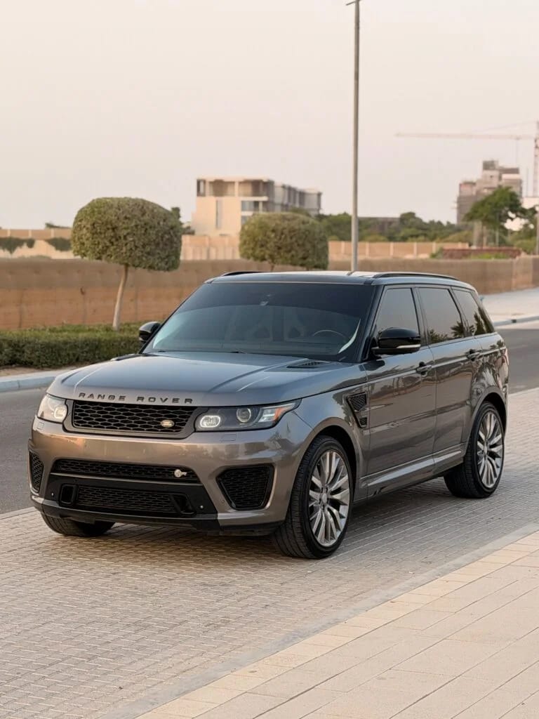 2016 Land Rover Range Rover Sport SVR photo 2