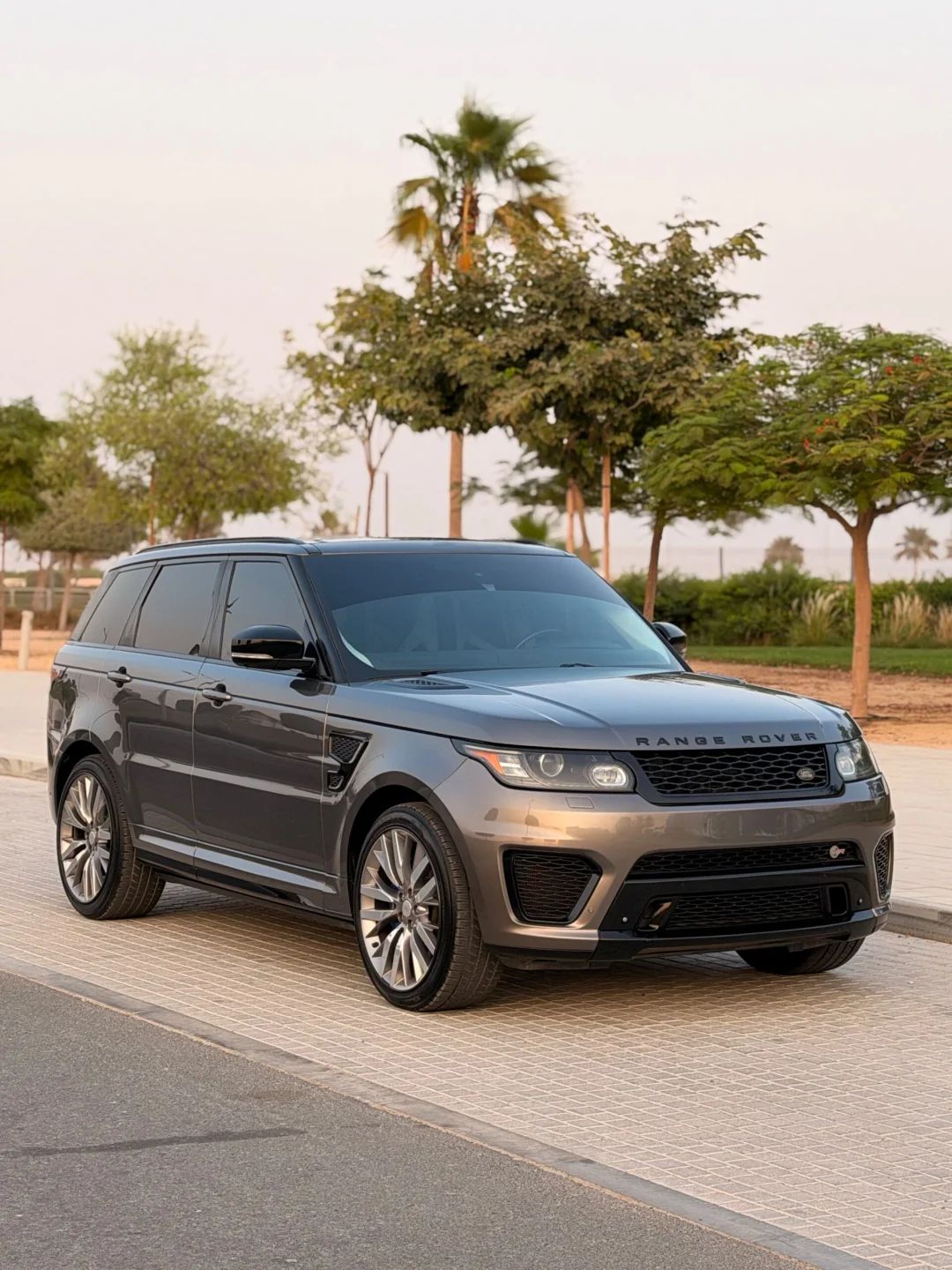 2016 Land Rover Range Rover Sport SVR photo 3