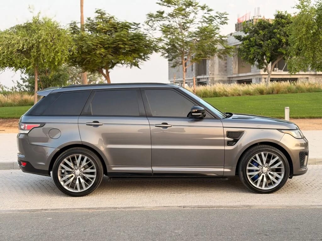 2016 Land Rover Range Rover Sport SVR photo 4