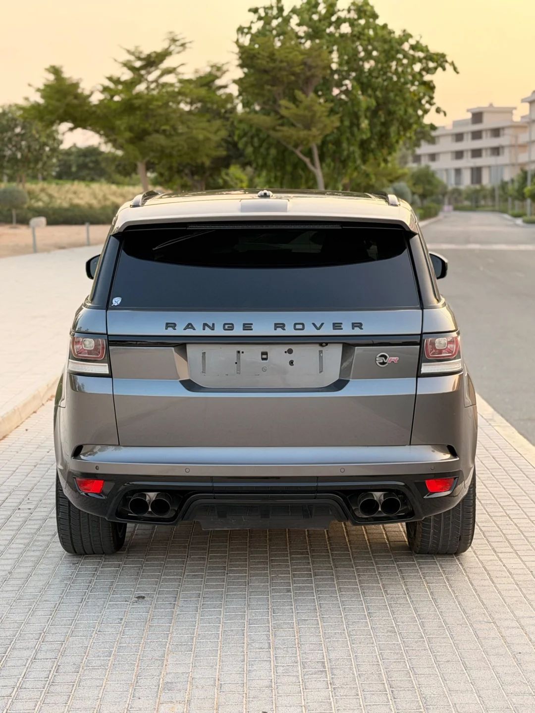 2016 Land Rover Range Rover Sport SVR photo 5