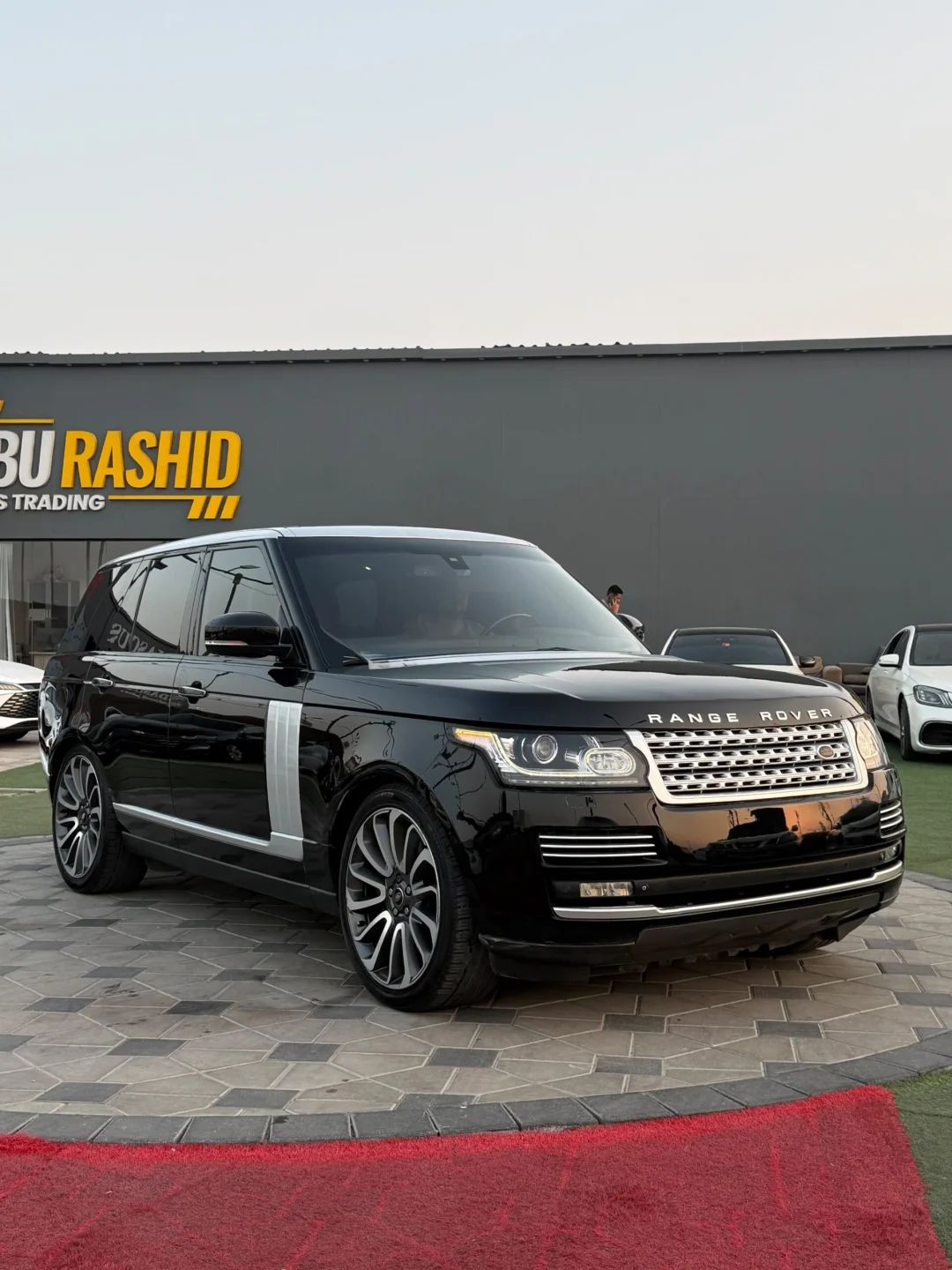 2016 Land Rover Range Rover Vogue photo 2