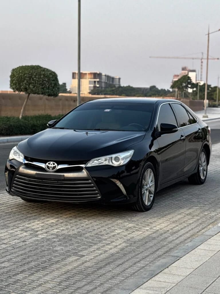 2016 Toyota Camry photo 3