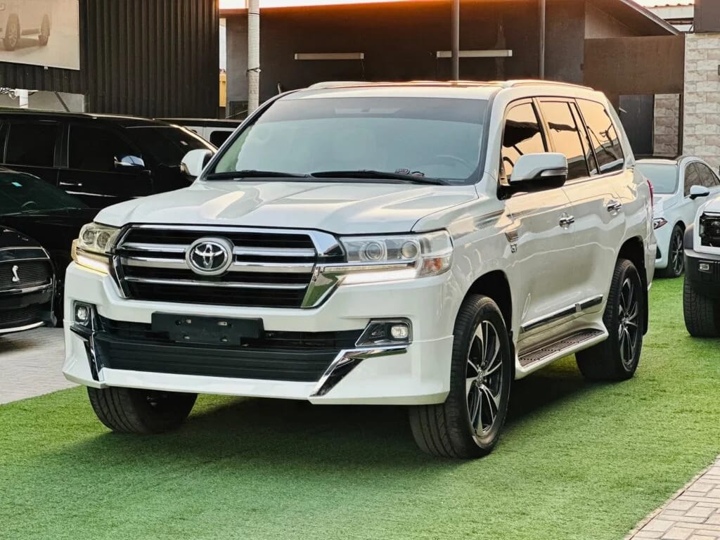2016 Toyota Land Cruiser photo 2