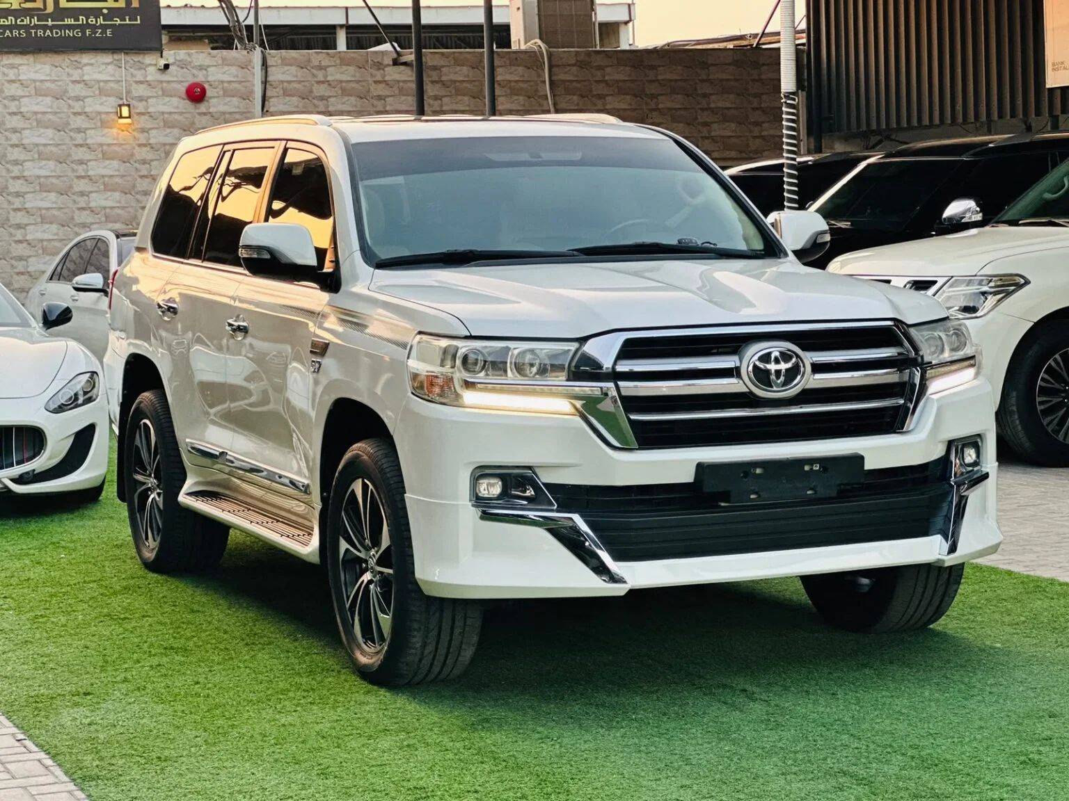 2016 Toyota Land Cruiser photo 3