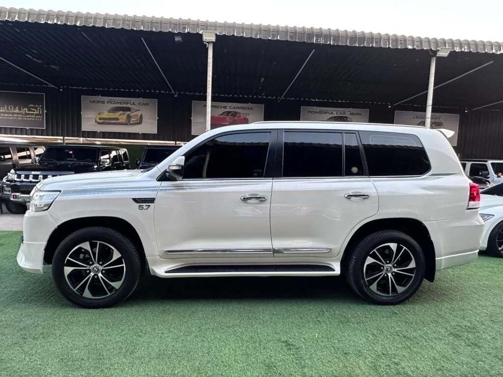 2016 Toyota Land Cruiser photo 5