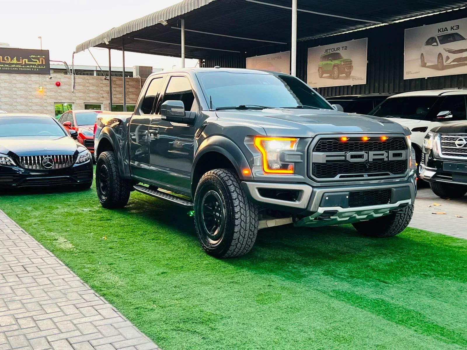 2017 Ford Raptor photo 2