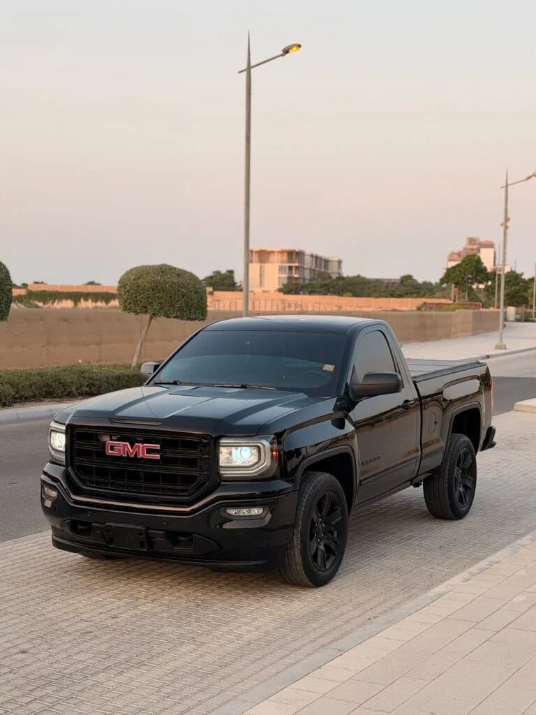 2017 GMC Sierra photo 2