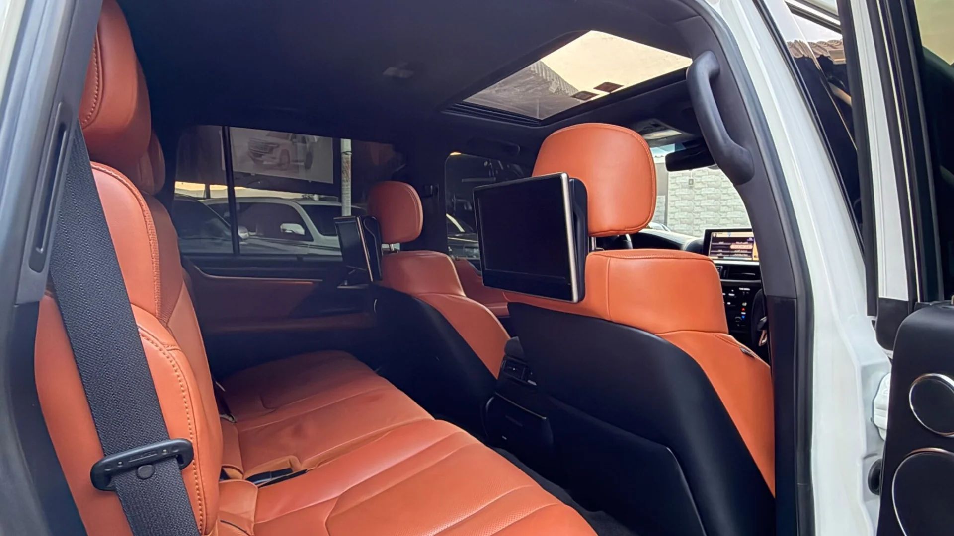 2017 Lexus LX photo 5