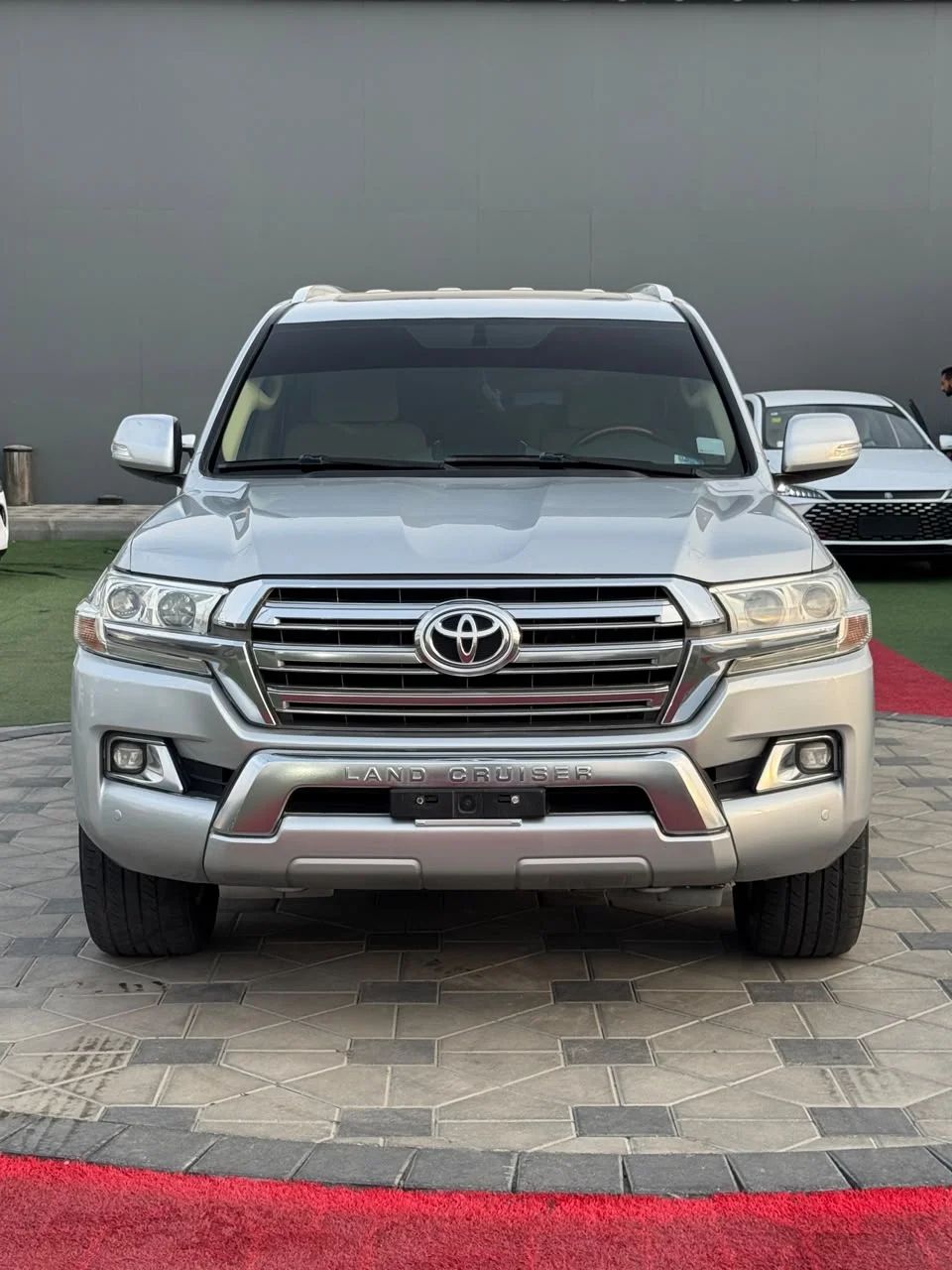 2017 Toyota Land Cruiser photo 2