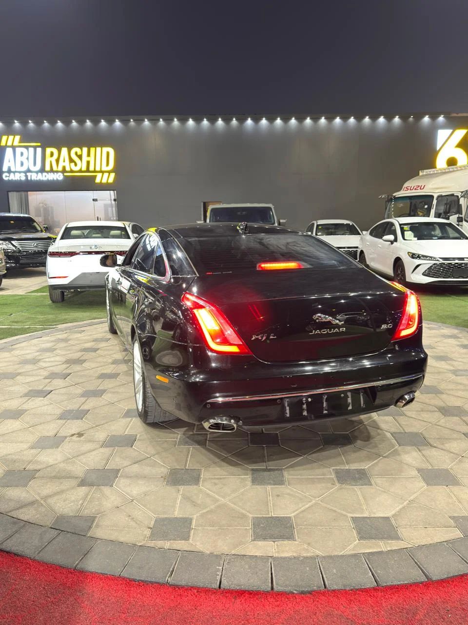 2018 Jaguar XJ photo 4