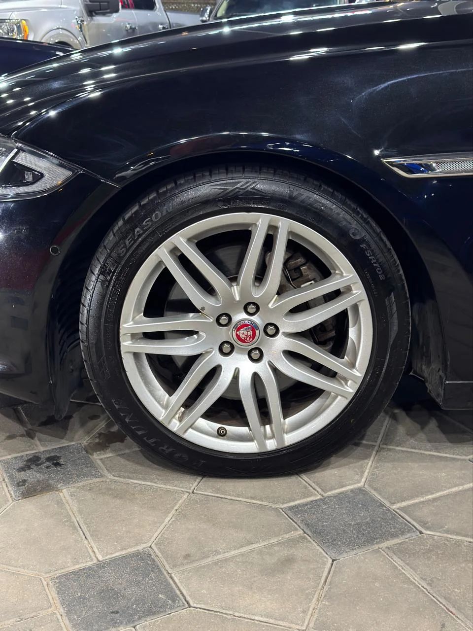 2018 Jaguar XJ photo 5