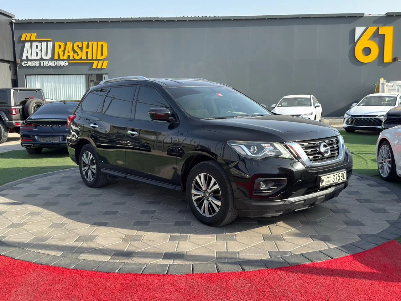 2018 Nissan Pathfinder photo 2