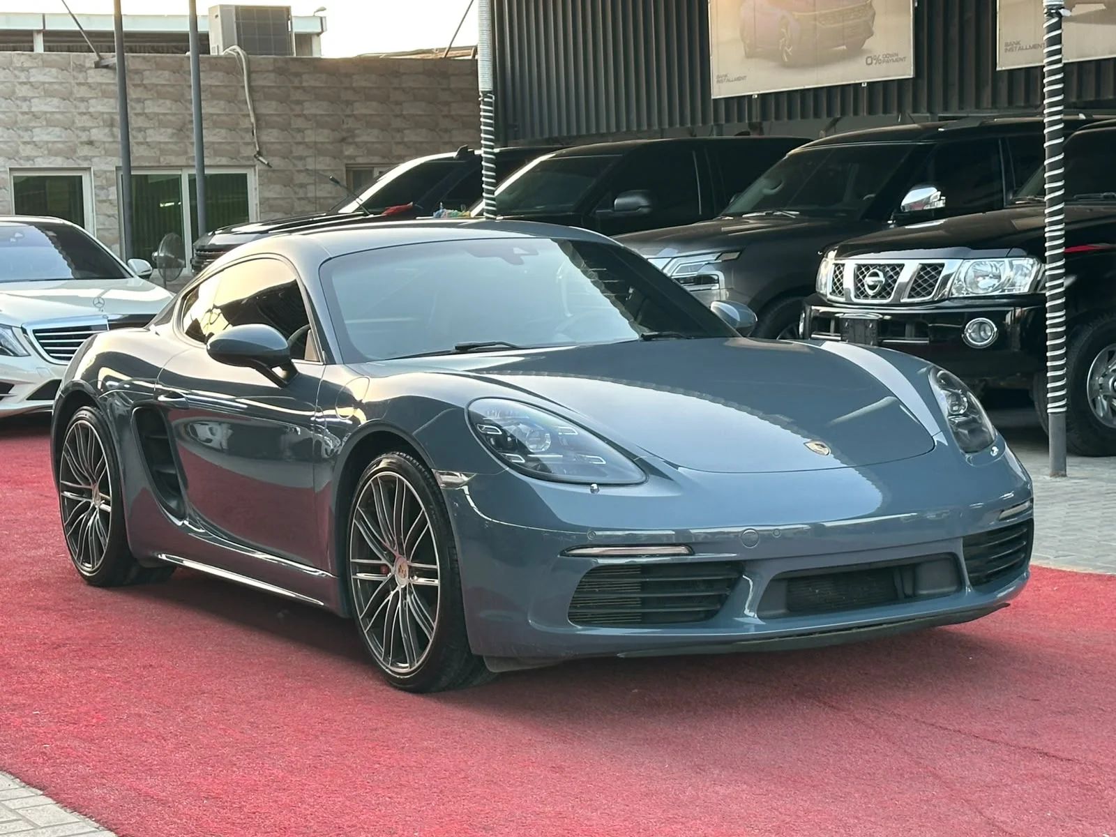 2018 Porsche Cayman photo 2