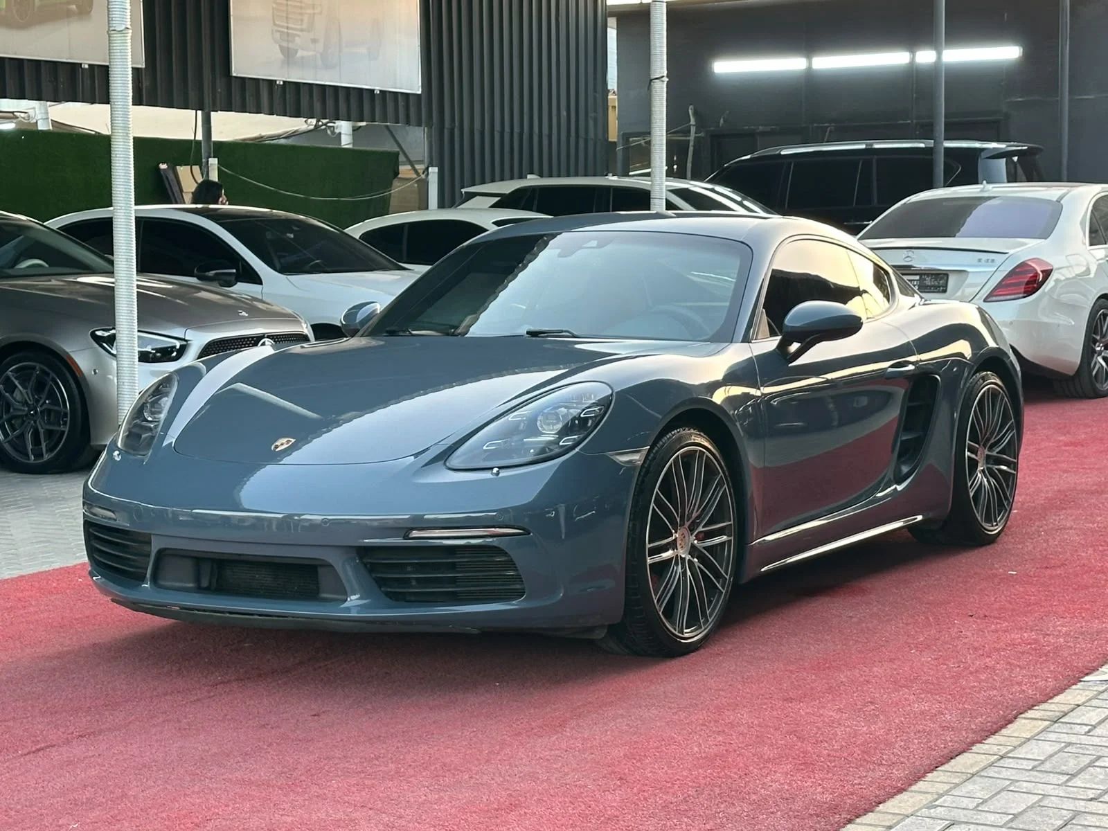 2018 Porsche Cayman photo 3