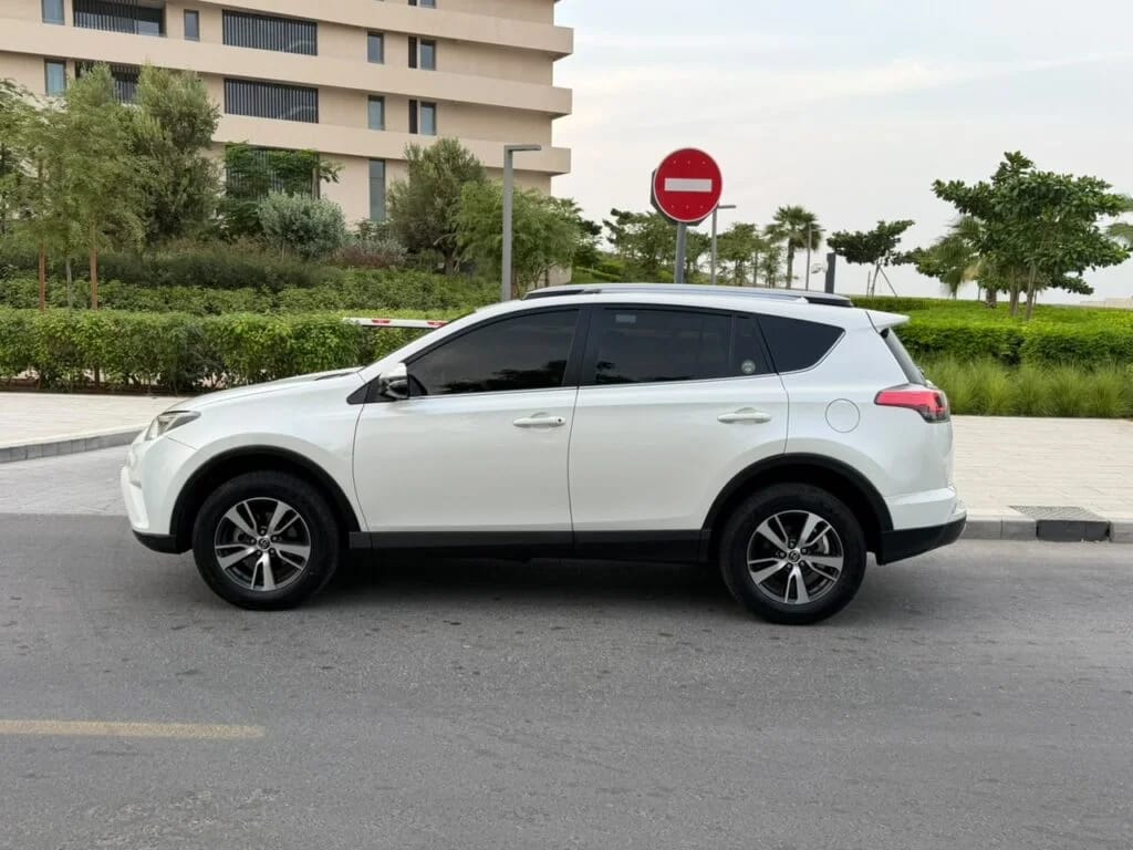 2018 Toyota RAV4 photo 5