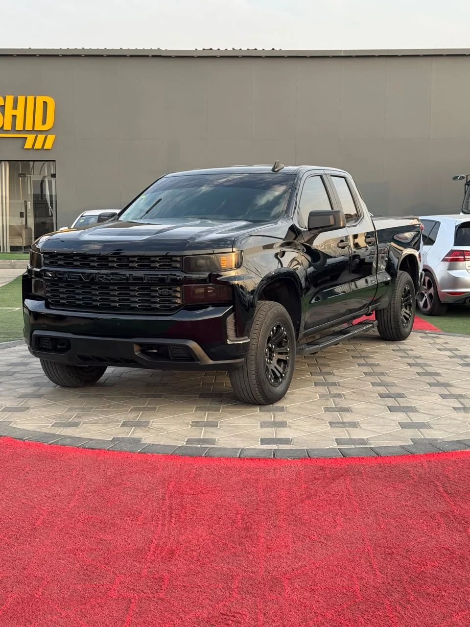 2019 Chevrolet Silverado photo 3