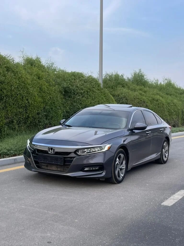 2019 Honda Accord photo 2