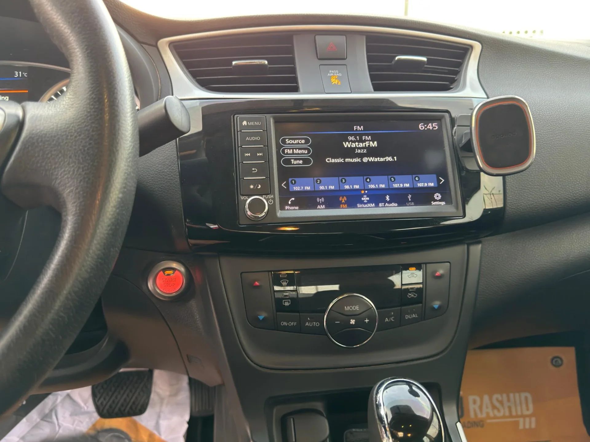 2019 Nissan Sentra photo 4