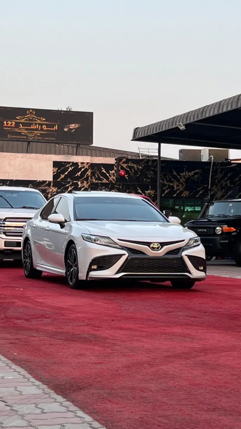 2019 Toyota Camry photo 3