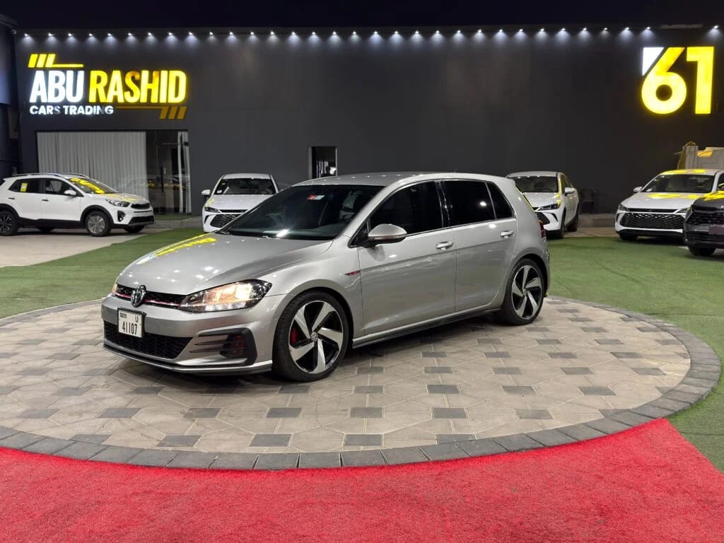 2019 Volkswagen Golf photo 2