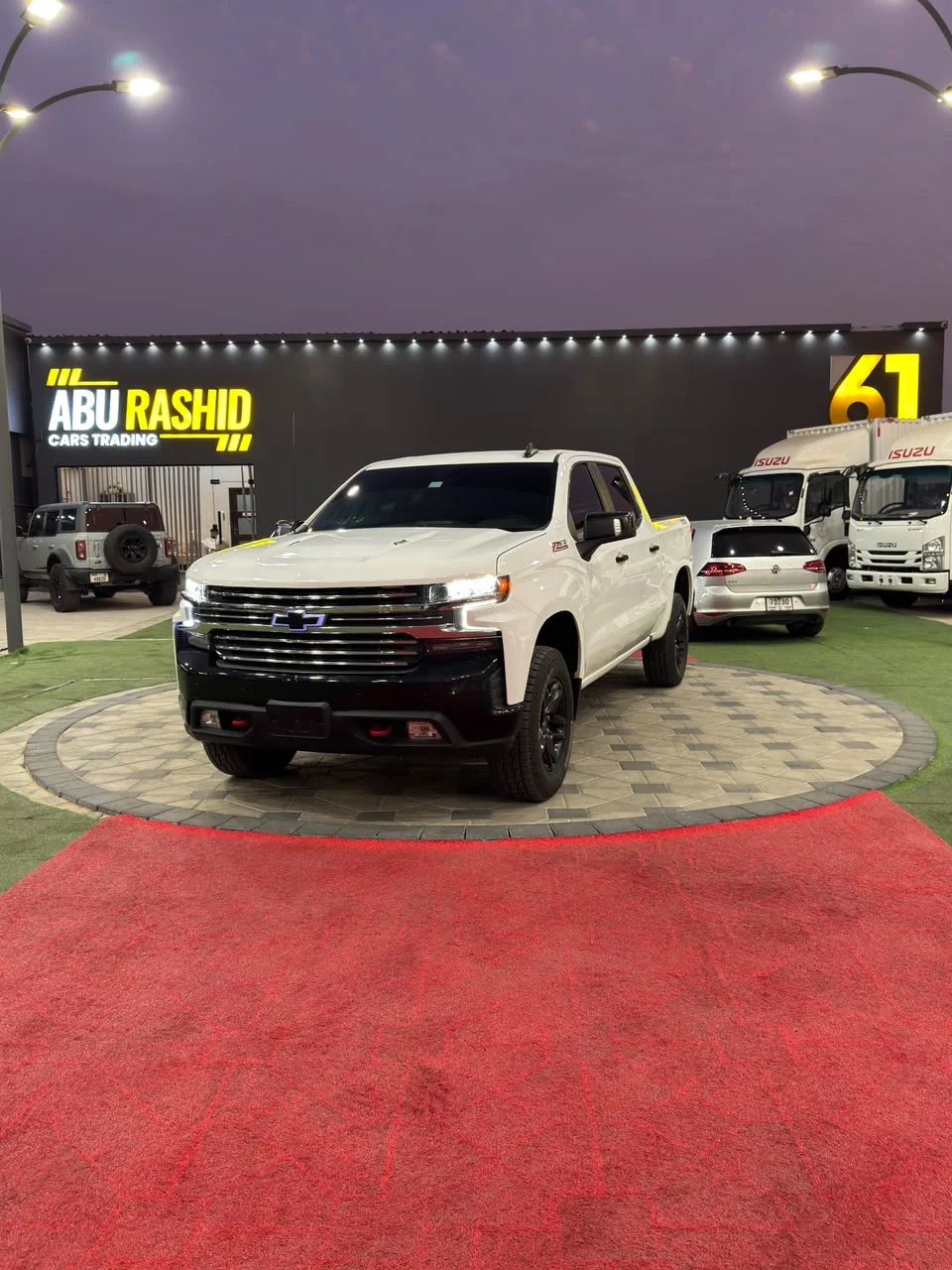 2020 Chevrolet Silverado photo 2