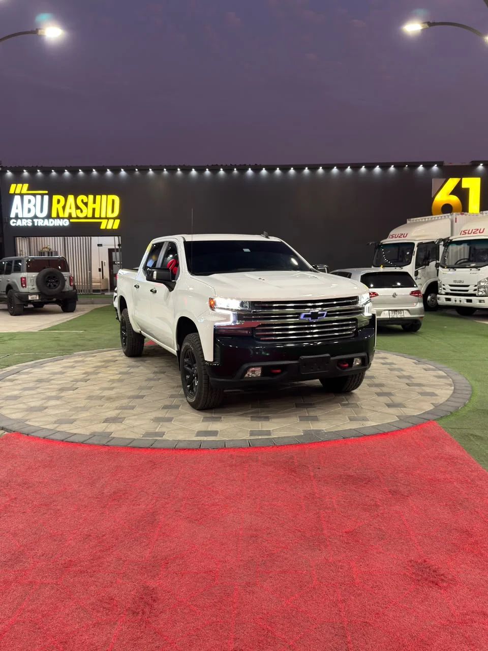 2020 Chevrolet Silverado photo 3