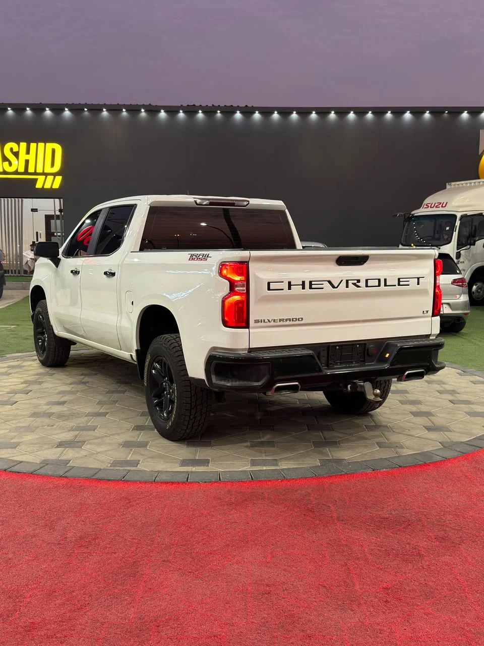 2020 Chevrolet Silverado photo 4