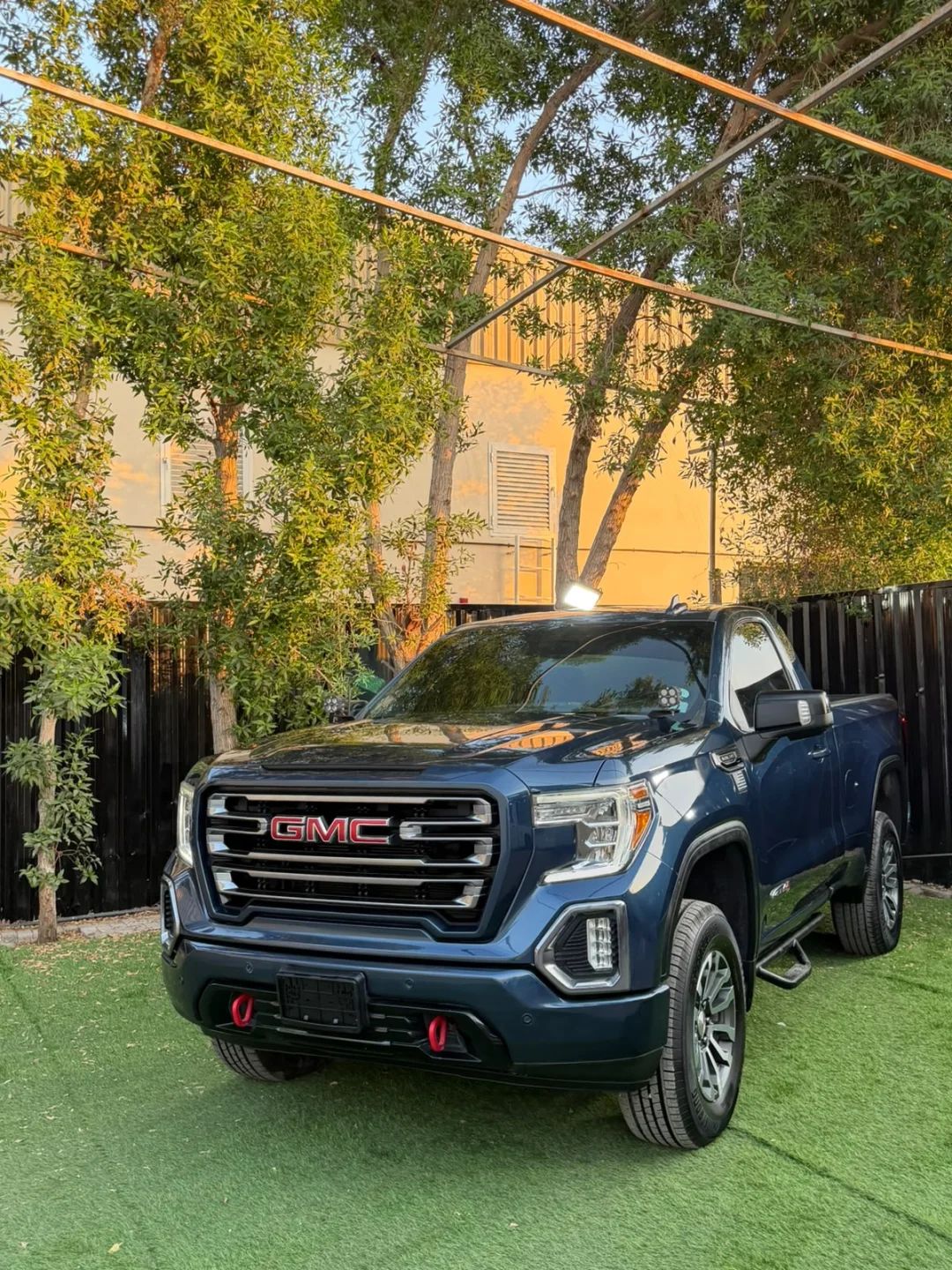 2020 GMC Sierra photo 2