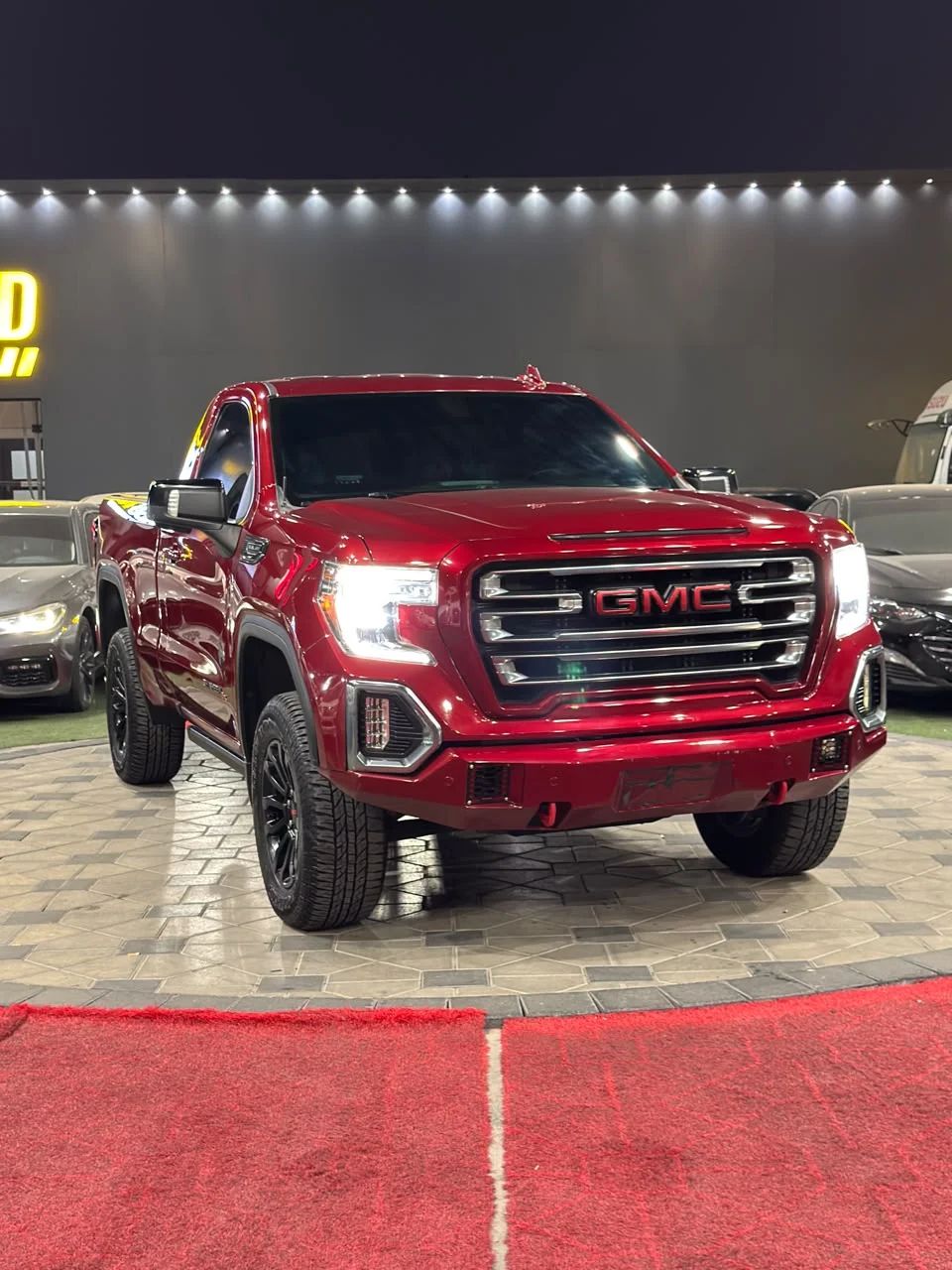 2020 GMC Sierra photo 2