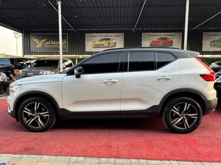2020 Volvo XC40 photo 3