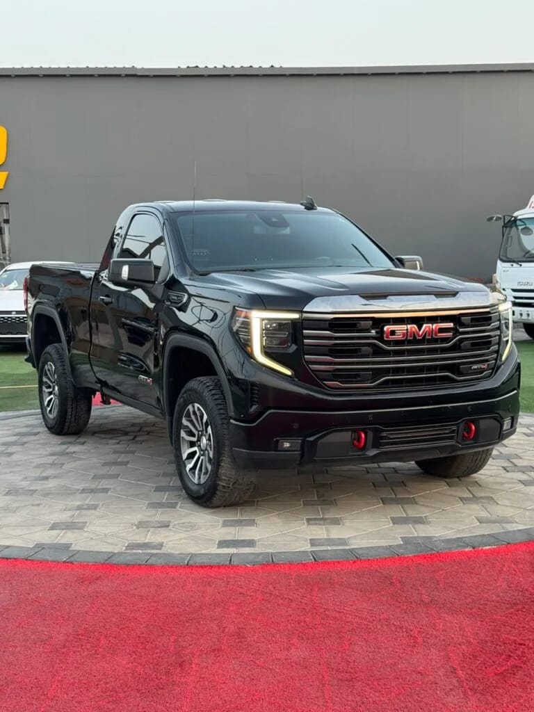 2022 GMC Sierra photo 2