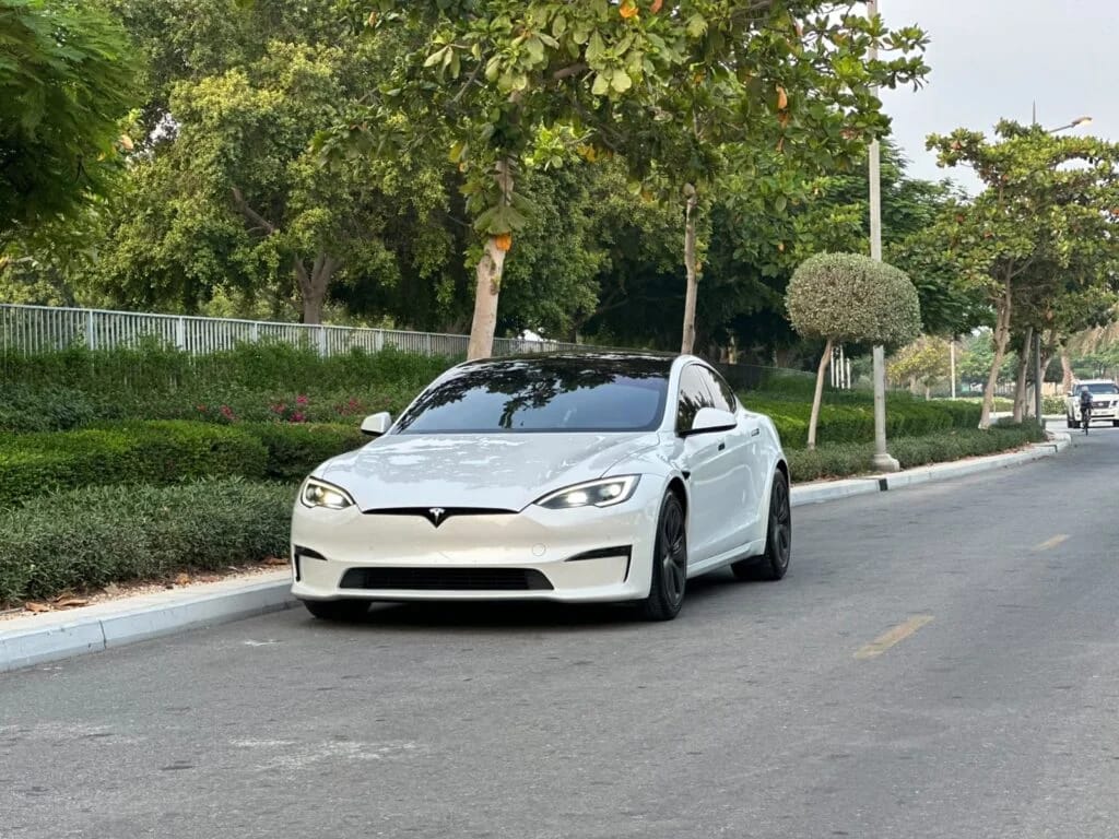 2023 Tesla Model S photo 2