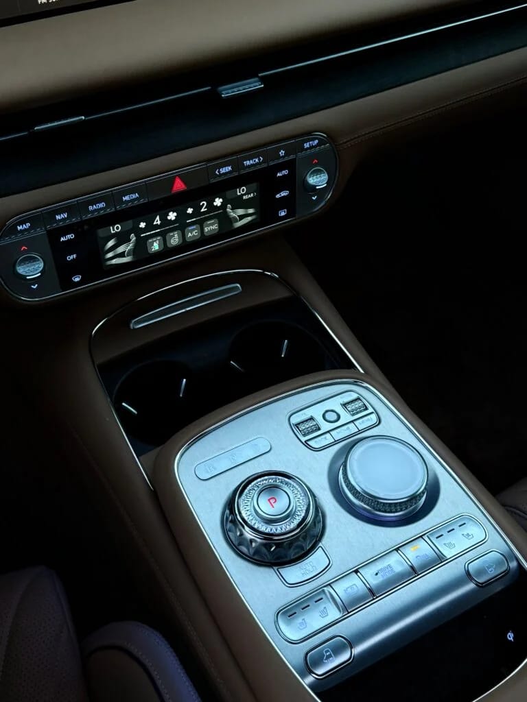 2024 Genesis G90 photo 3