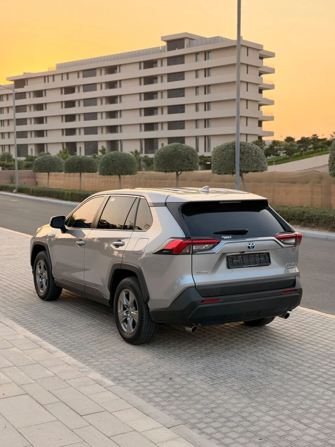 2024 Toyota RAV4 photo 5