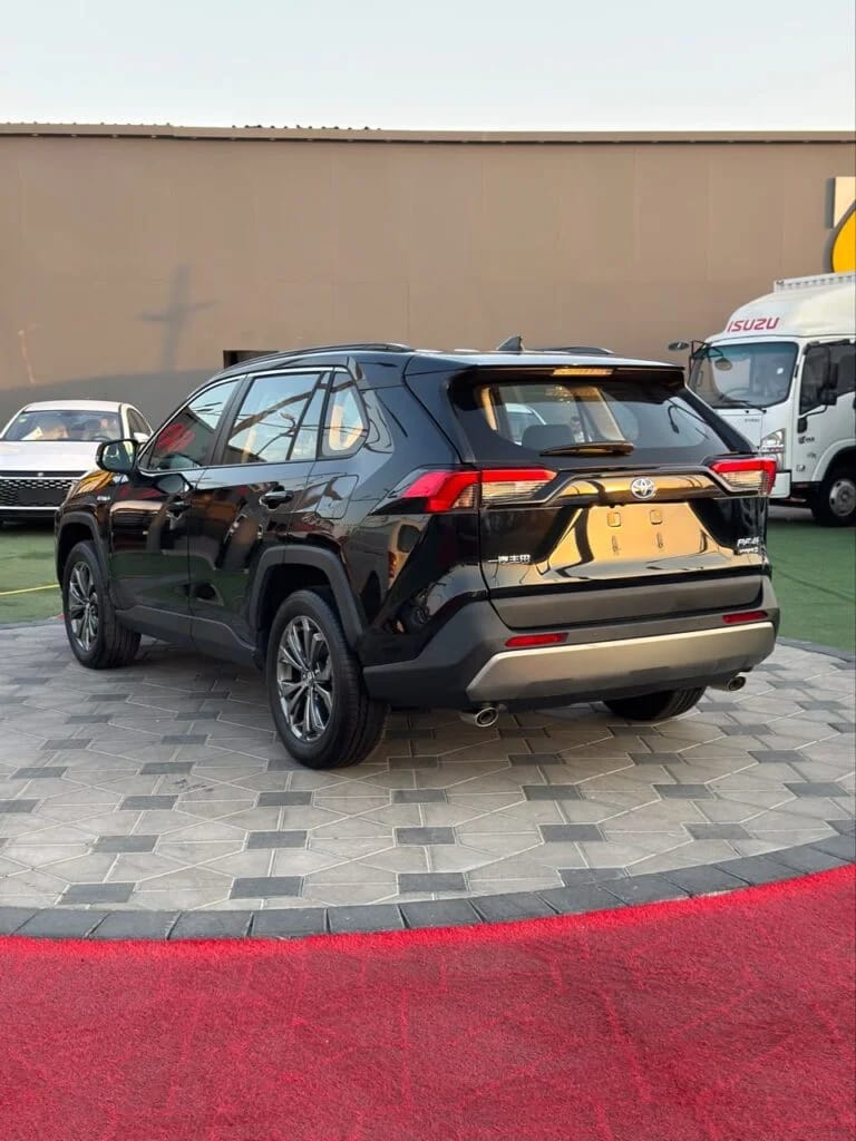 2025 Toyota RAV4 photo 5
