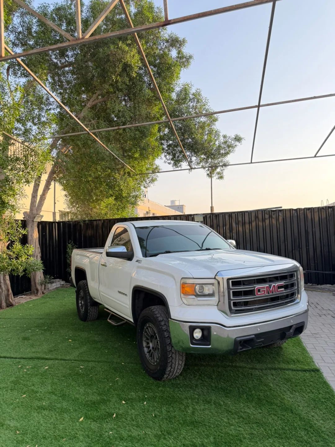 2015 GMC Sierra photo 2