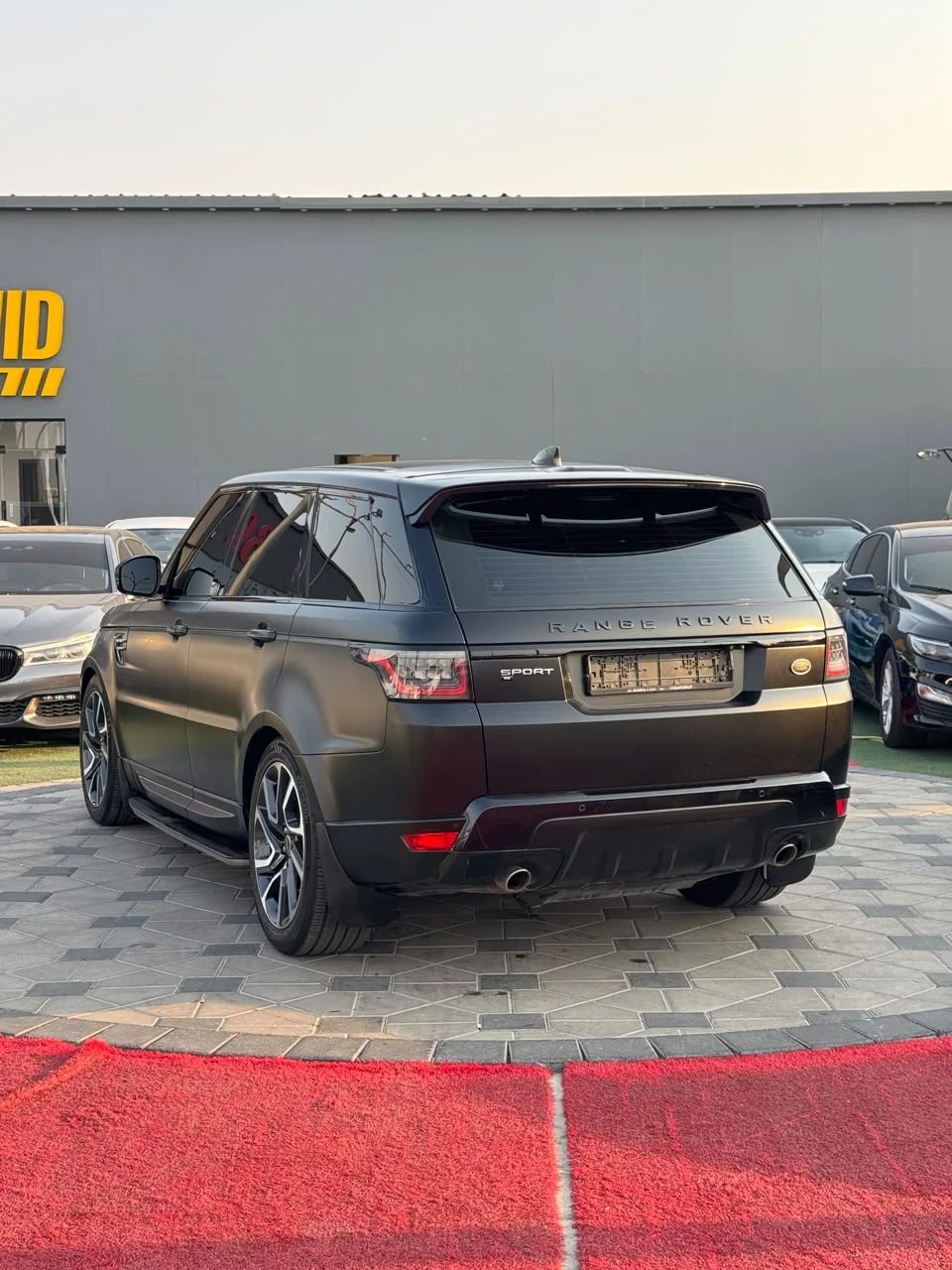 2020 Land Rover Range Rover Sport photo 3