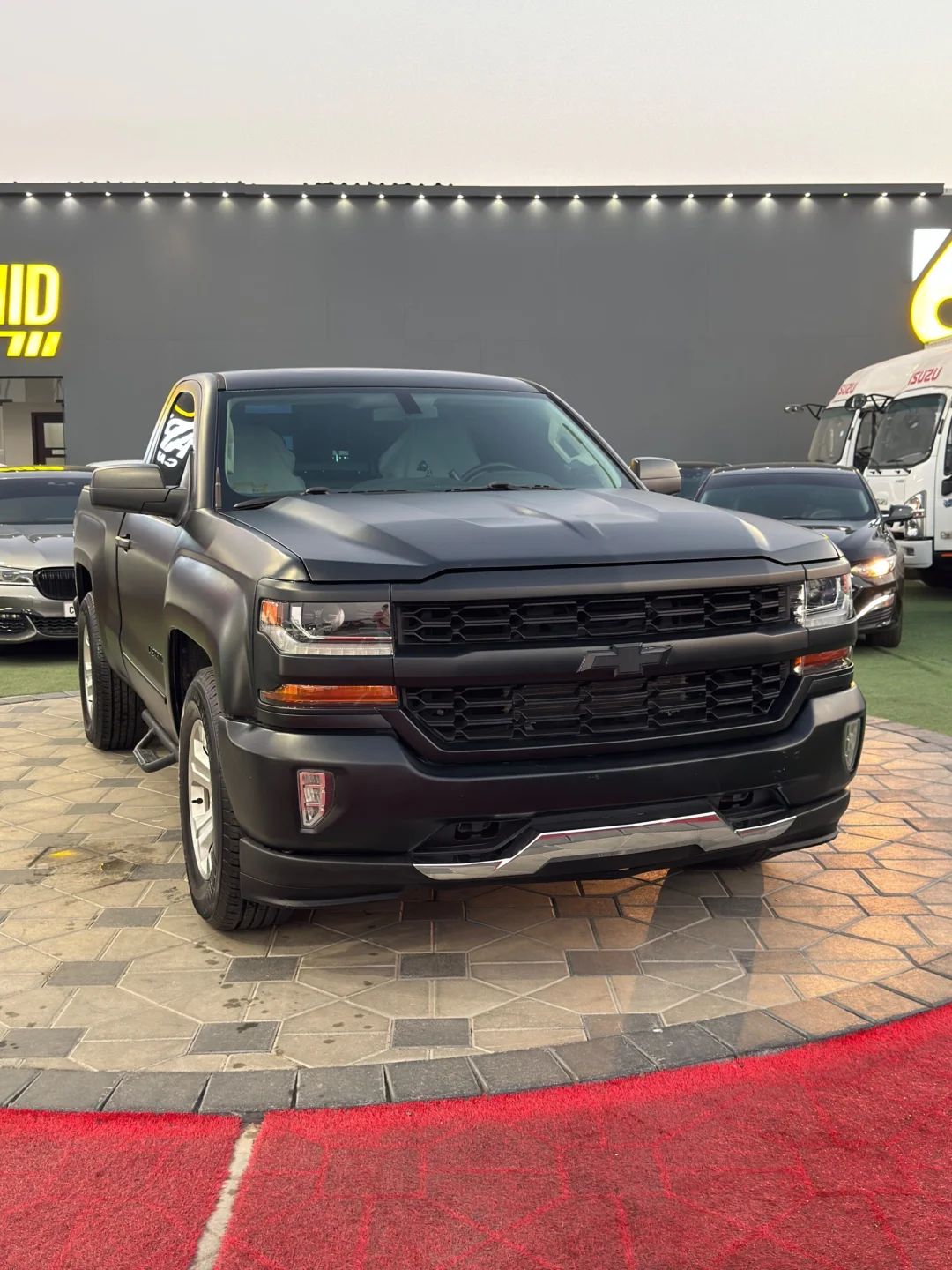 2015 Chevrolet Silverado photo 2