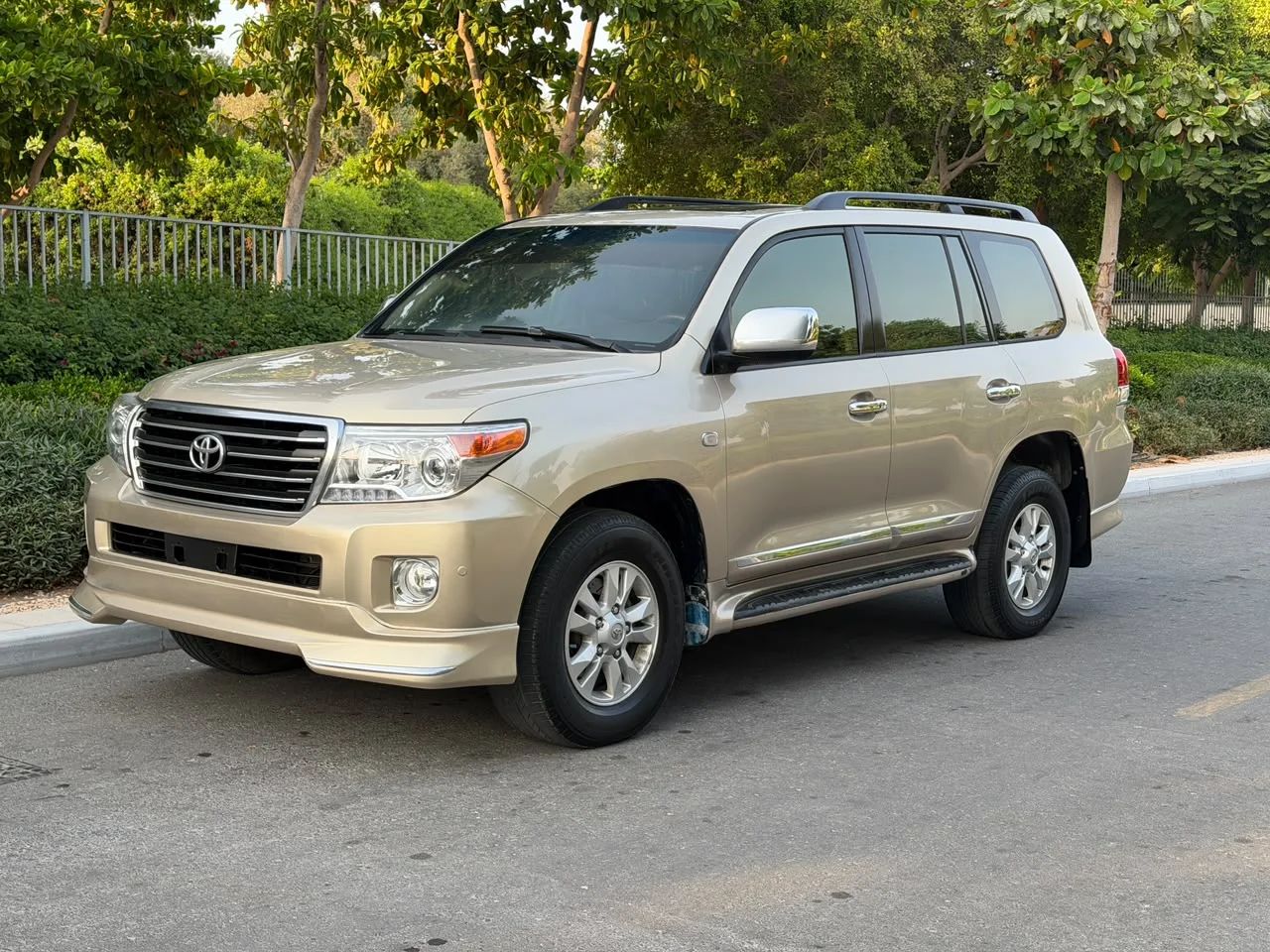 2011 Toyota Land Cruiser photo 3