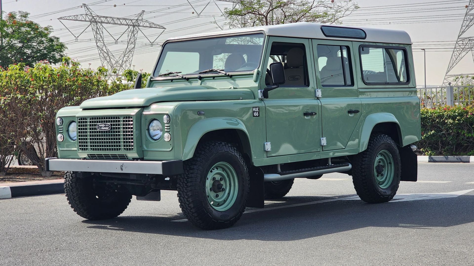 2016 Land Rover Defender photo 4