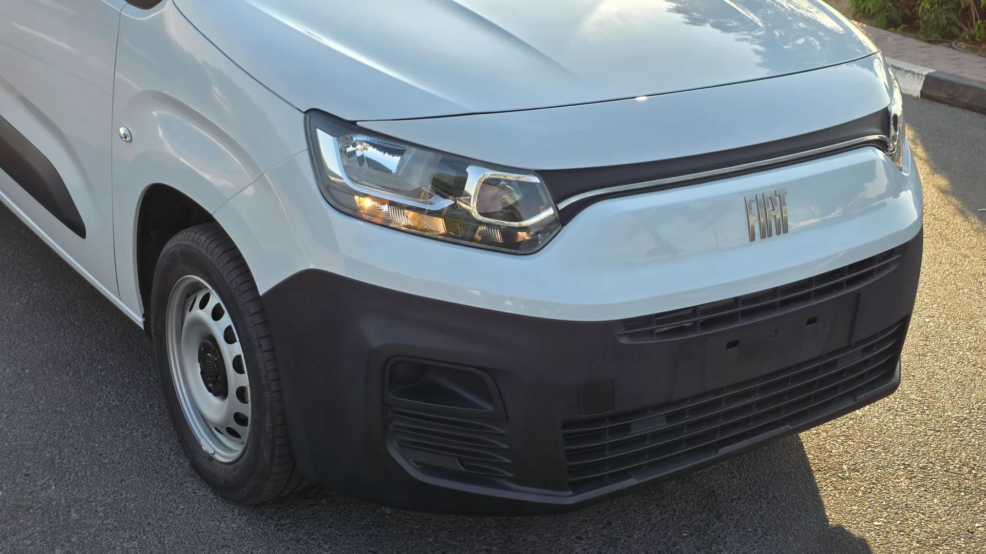 2024 Fiat DOBLO photo 2