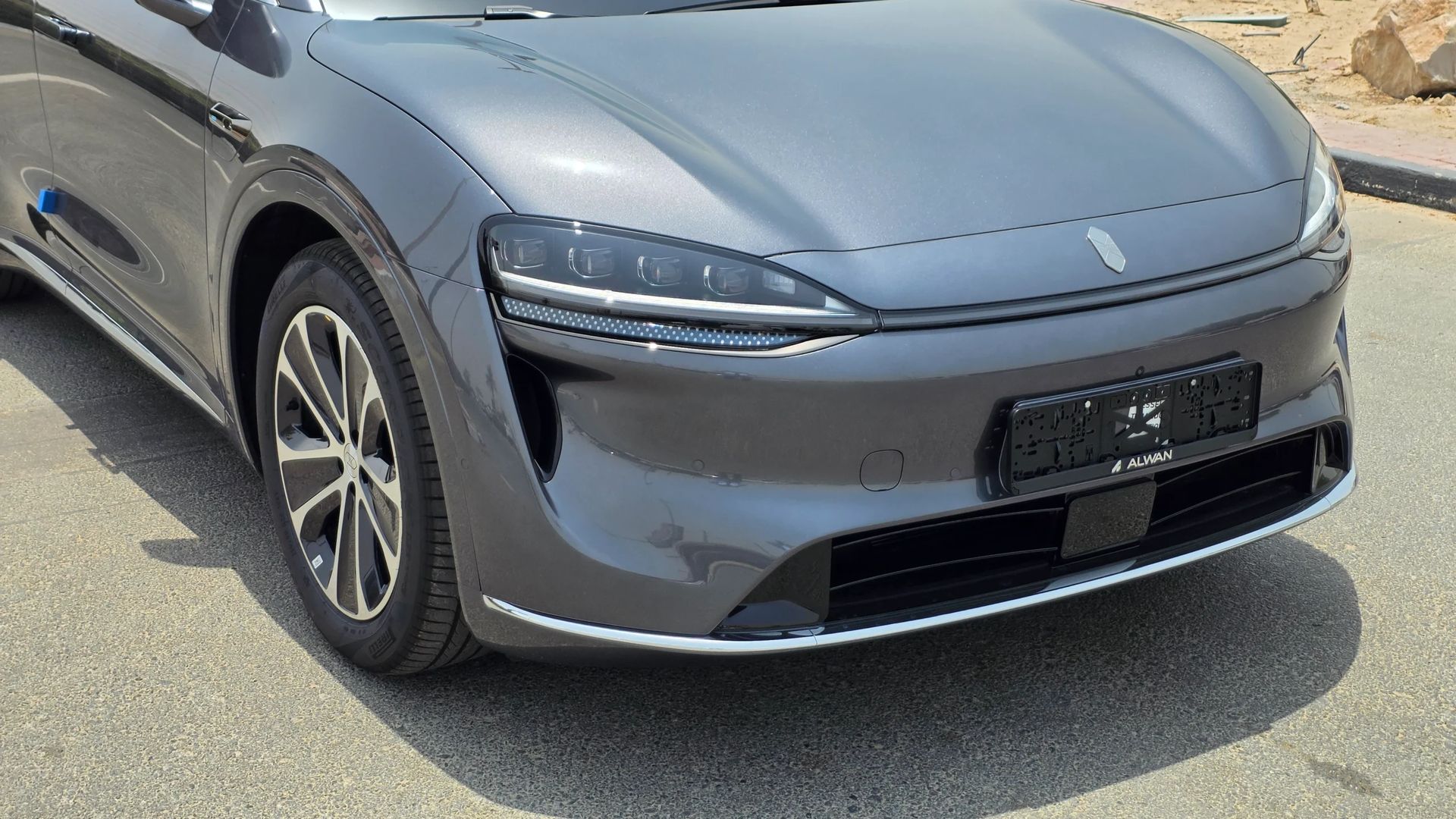 2025 Luxeed R7 photo 2