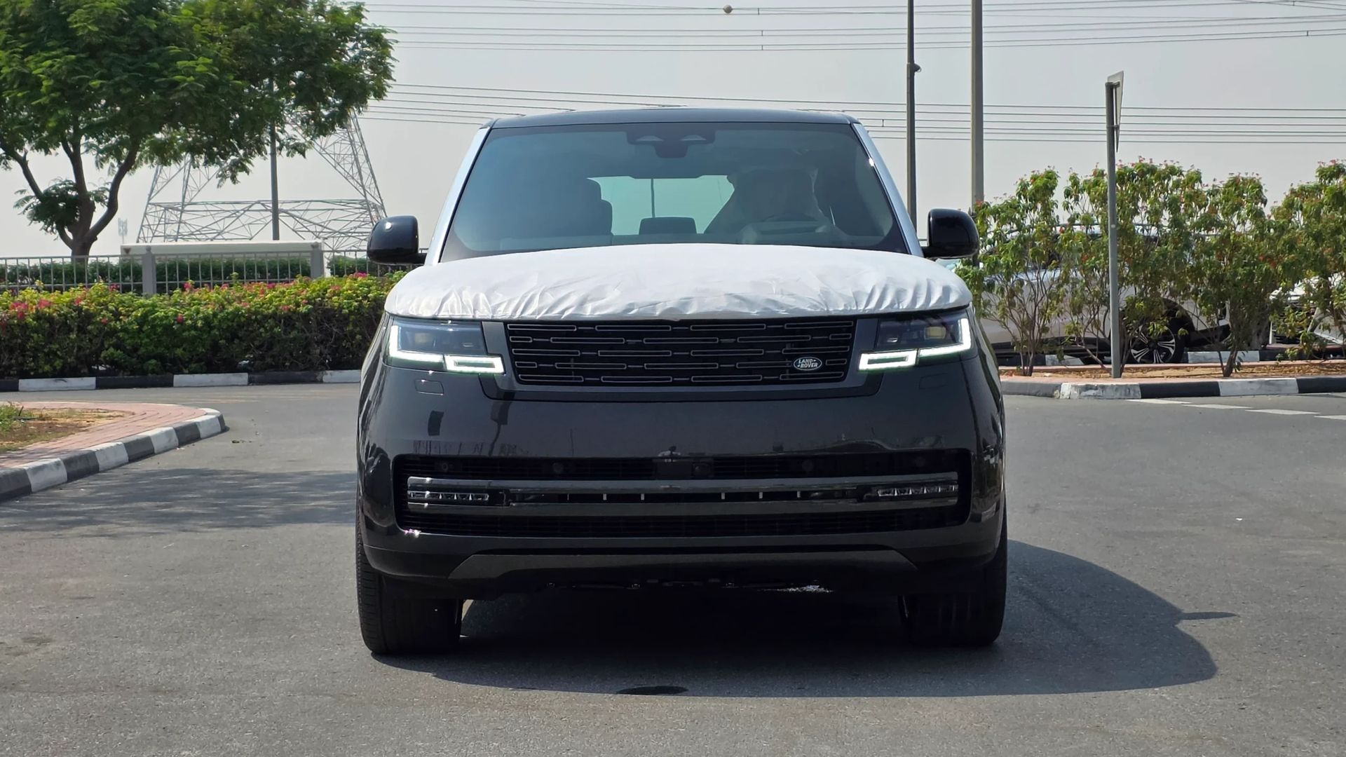 2026 Land Rover Range Rover Autobiography photo 3